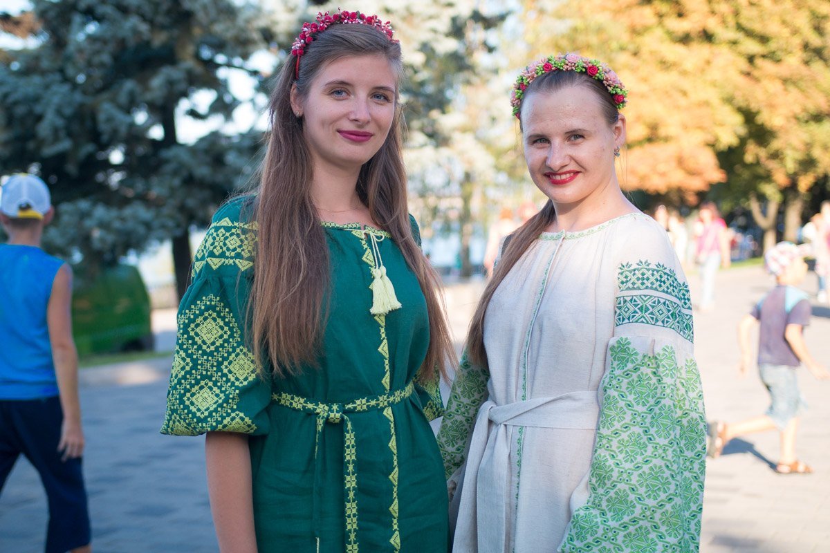 Украинскими нарядами можно любоваться вечно