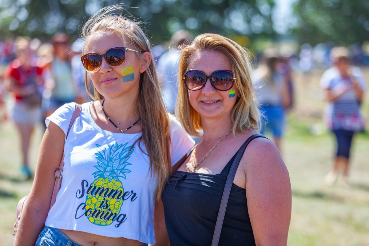 За очками не скрыть эмоции счастья