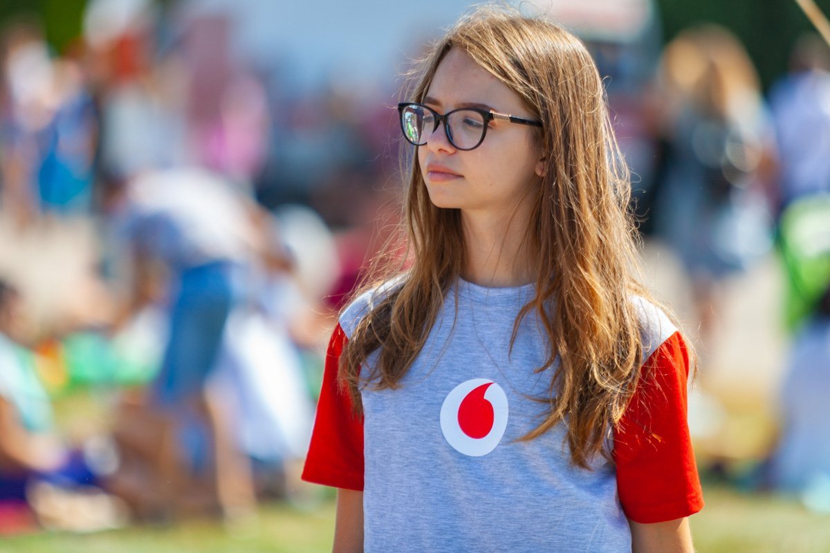 Работа среди счастливых людей приносит удовольствие