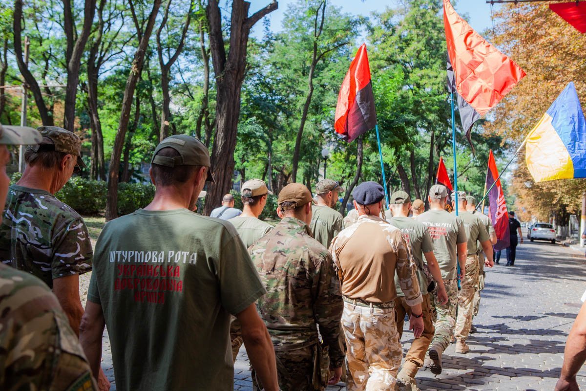 Колонна прошлась по проспекту Яворницкого  Колонна прошлась по проспекту Яворницкого