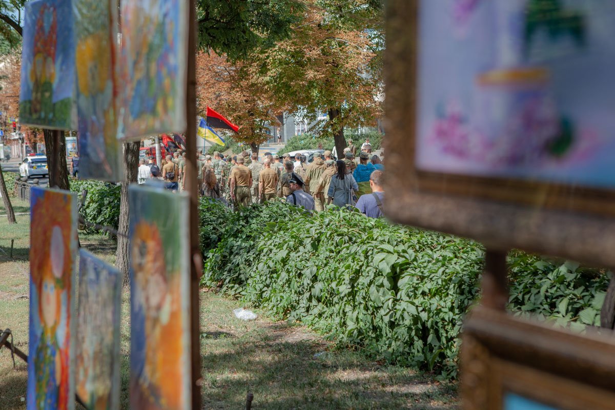 На полчаса улицу захватили добровольцы  На полчаса улицу захватили добровольцы