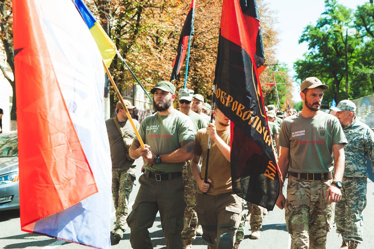Ребята поддерживали боевой дух лозунгами вдоль всего пути Ребята поддерживали боевой дух лозунгами вдоль всего пути