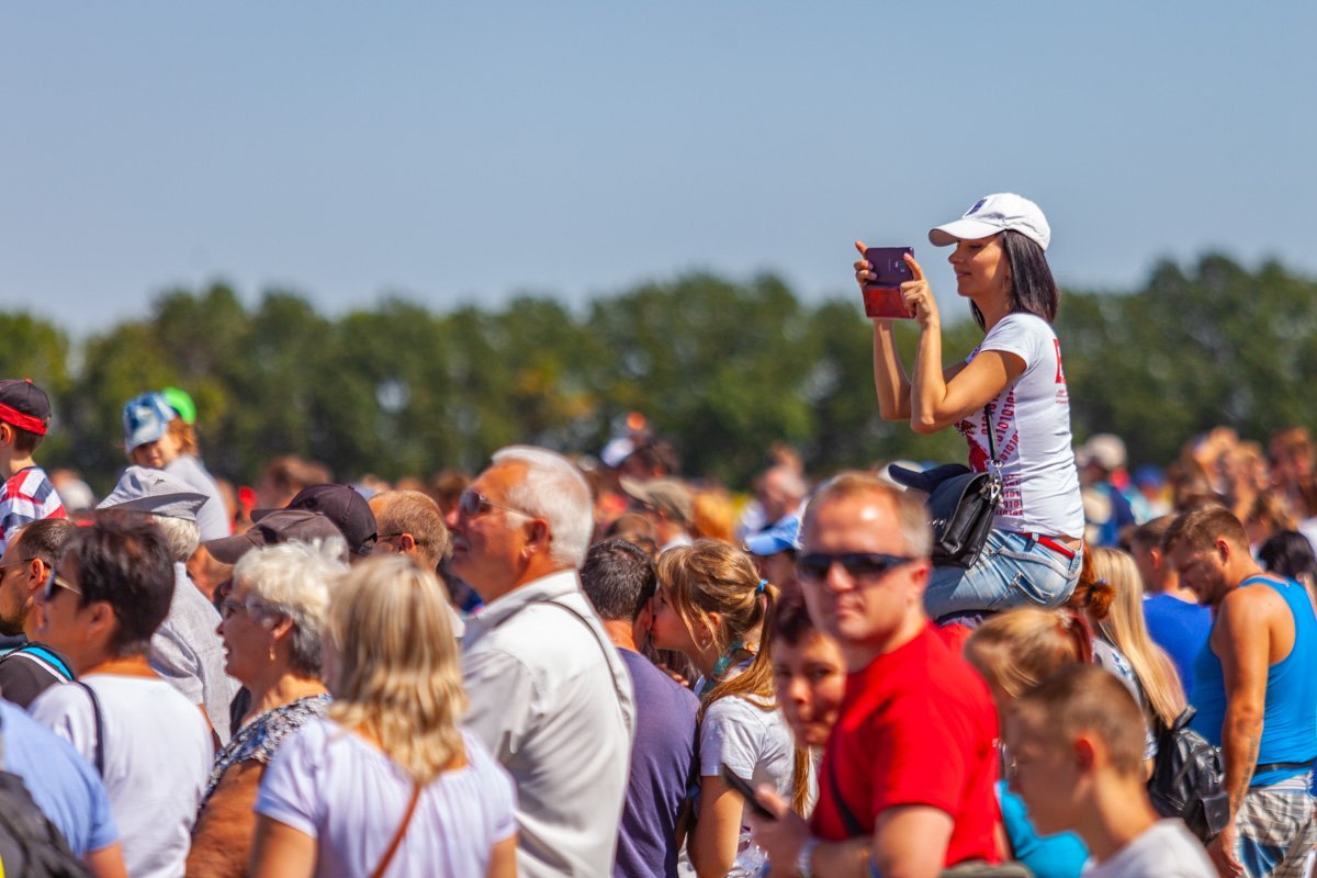 Людей на мероприятие пришло очень много Людей на мероприятие пришло очень много