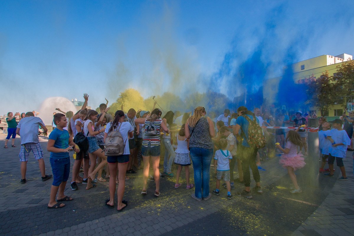 24 августа набережная Днепра превратилась в настоящий карнавал красок 24 августа набережная Днепра превратилась в настоящий карнавал красок