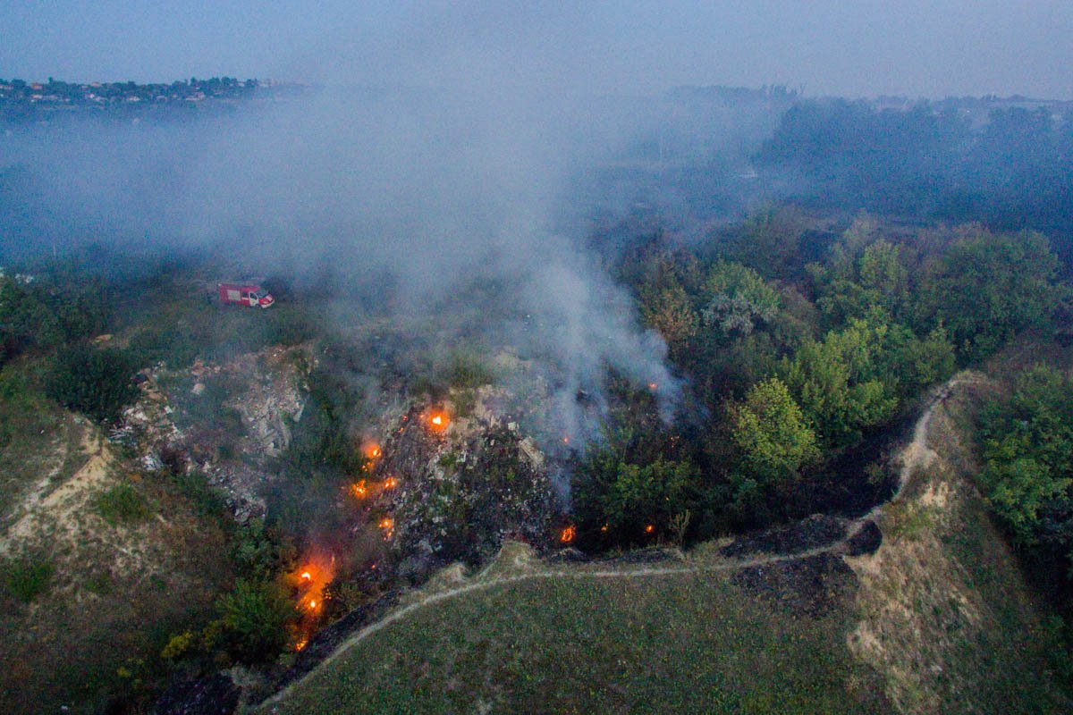 В Днепре горела Евпаторийская балка В Днепре горела Евпаторийская балка