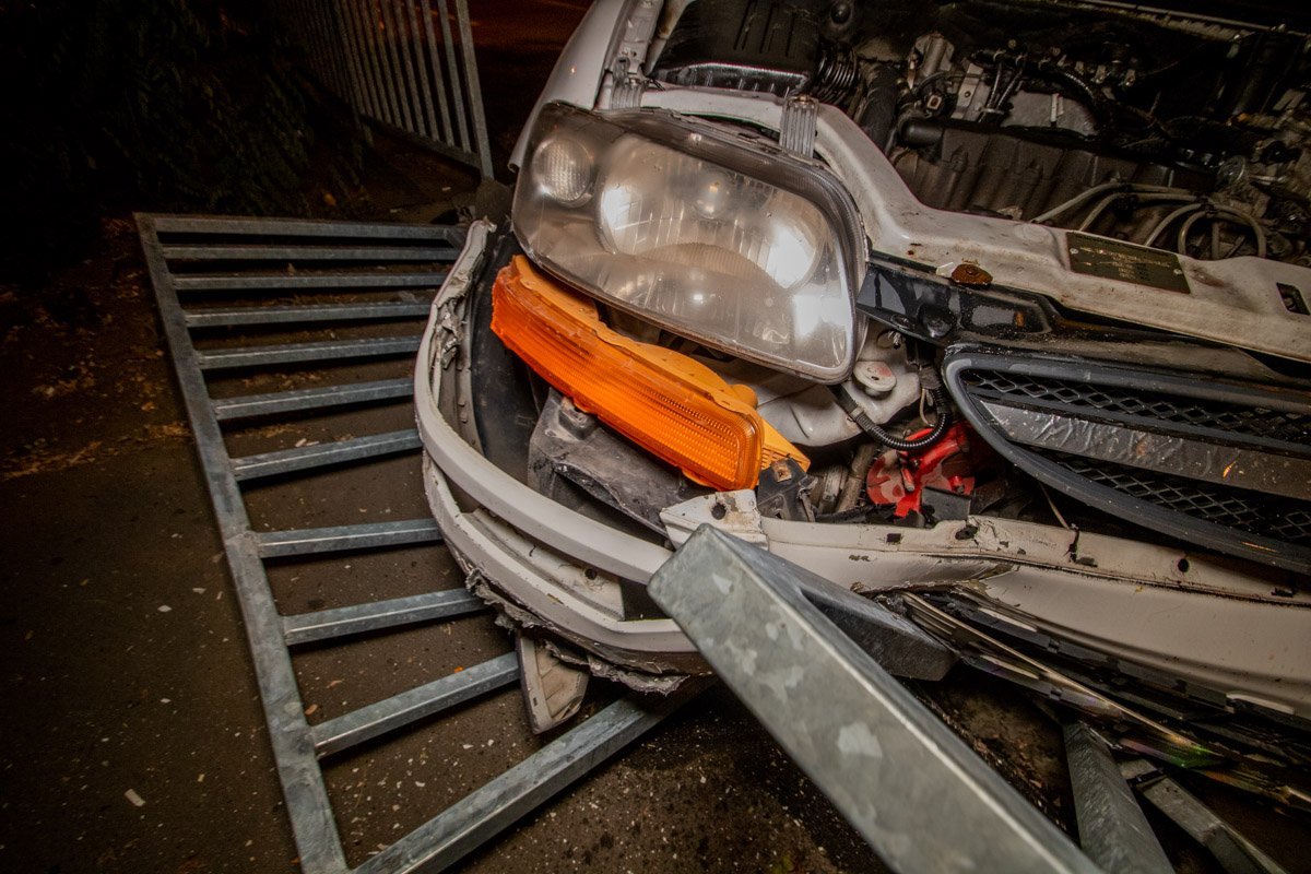 В машине находилось трое парней В машине находилось трое парней