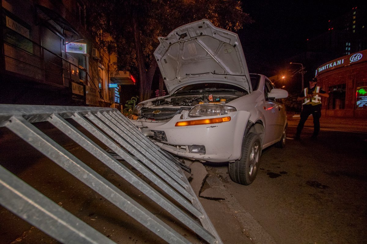 Авто принадлежит отцу одного из пассажиров Авто принадлежит отцу одного из пассажиров