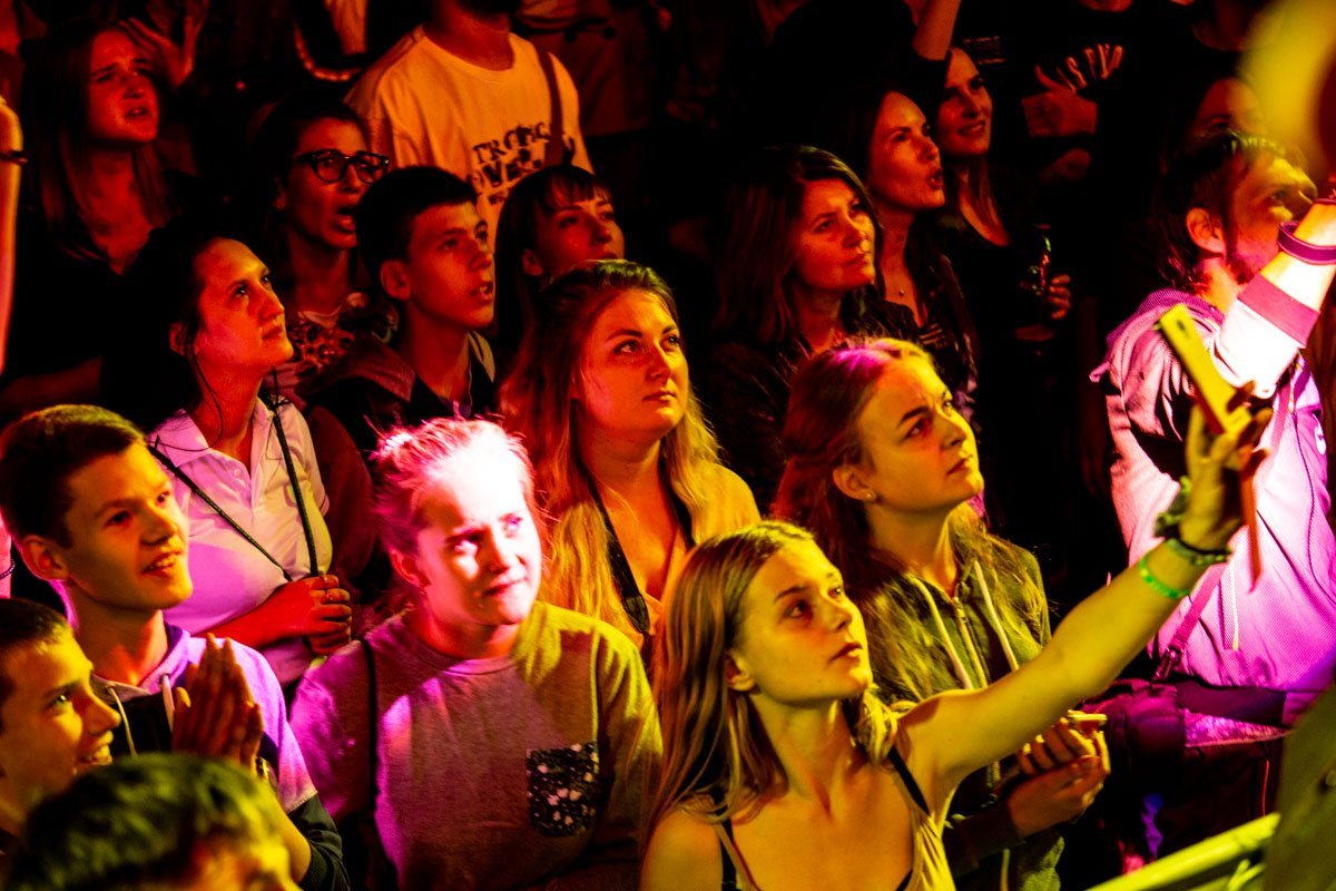 Фанаты с замиранием сердца следили за музыкантами