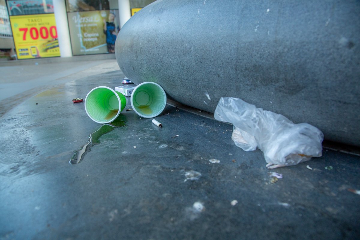 Некоторые отдыхающие даже не попытались убрать за собой