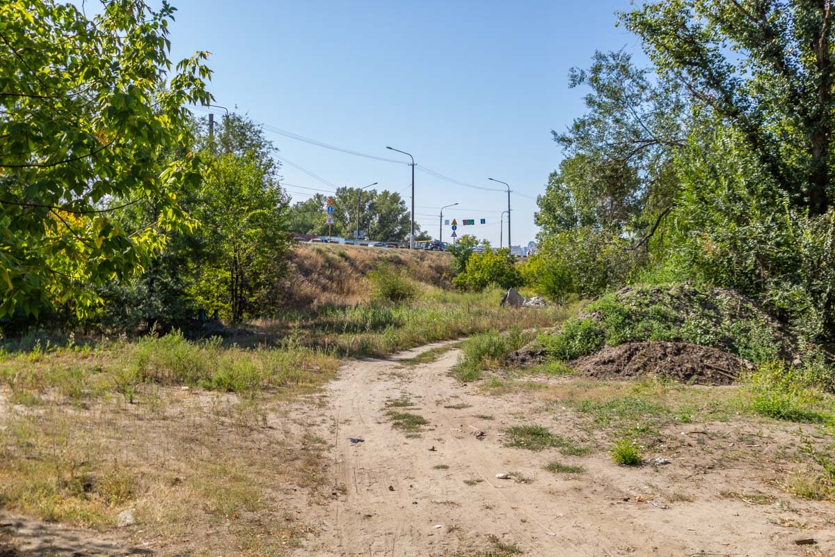 Дорога, ведущая на тротуар Дорога, ведущая на тротуар