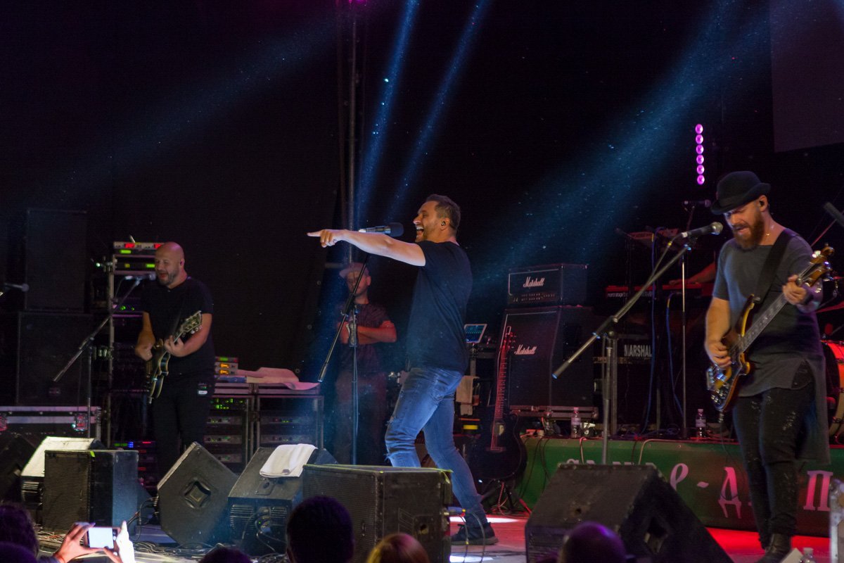 Давай втечемо далеко, туди, де сонце, море й дикий пляж