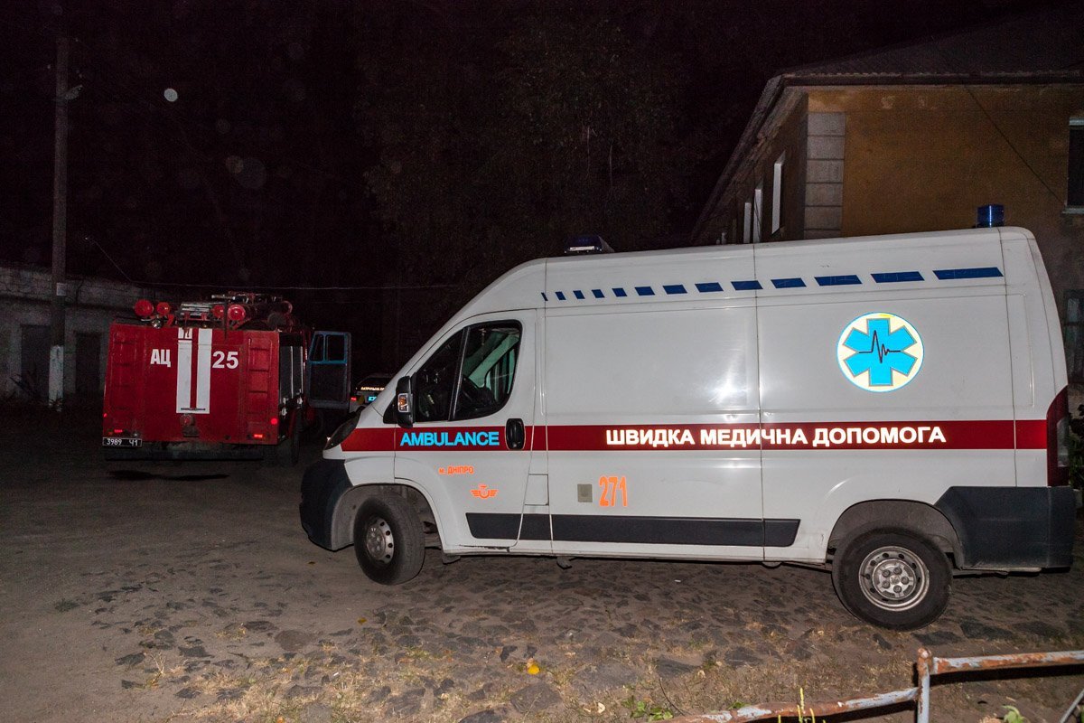 Сотрудники «скорой» оказали женщине медицинскую помощь Сотрудники «скорой» оказали женщине медицинскую помощь