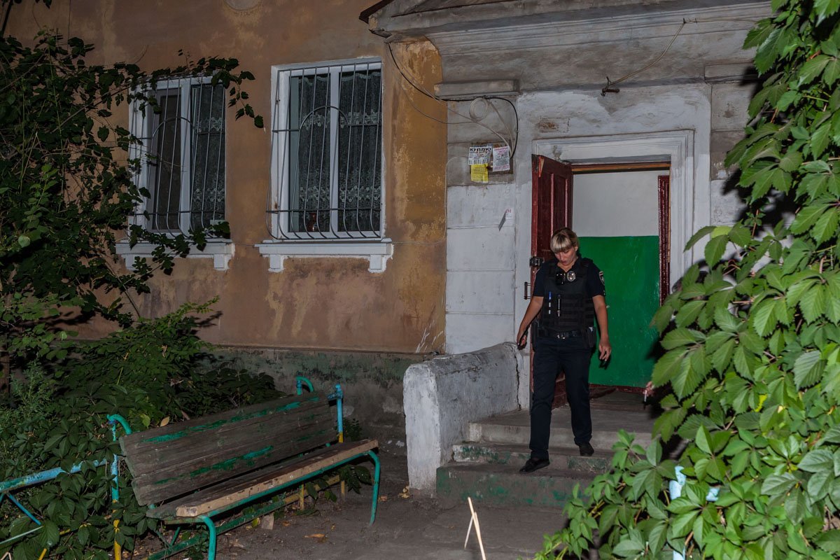 Шум от разбирательств встревожил соседей и разбудил посреди ночи весь дом Шум от разбирательств встревожил соседей и разбудил посреди ночи весь дом