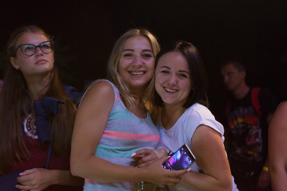 Чтобы было веселее, лучше взять на концерт подругу Чтобы было веселее, лучше взять на концерт подругу