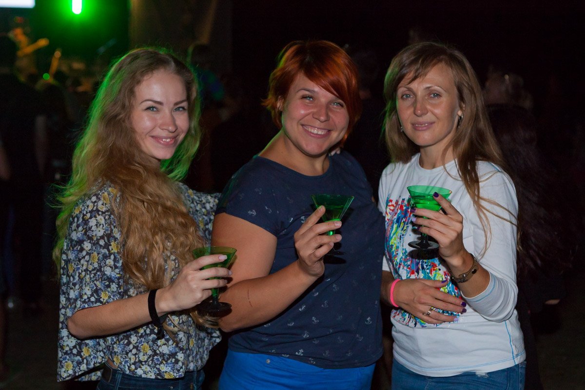 Хорошее настроение зависит не от напитков Хорошее настроение зависит не от напитков