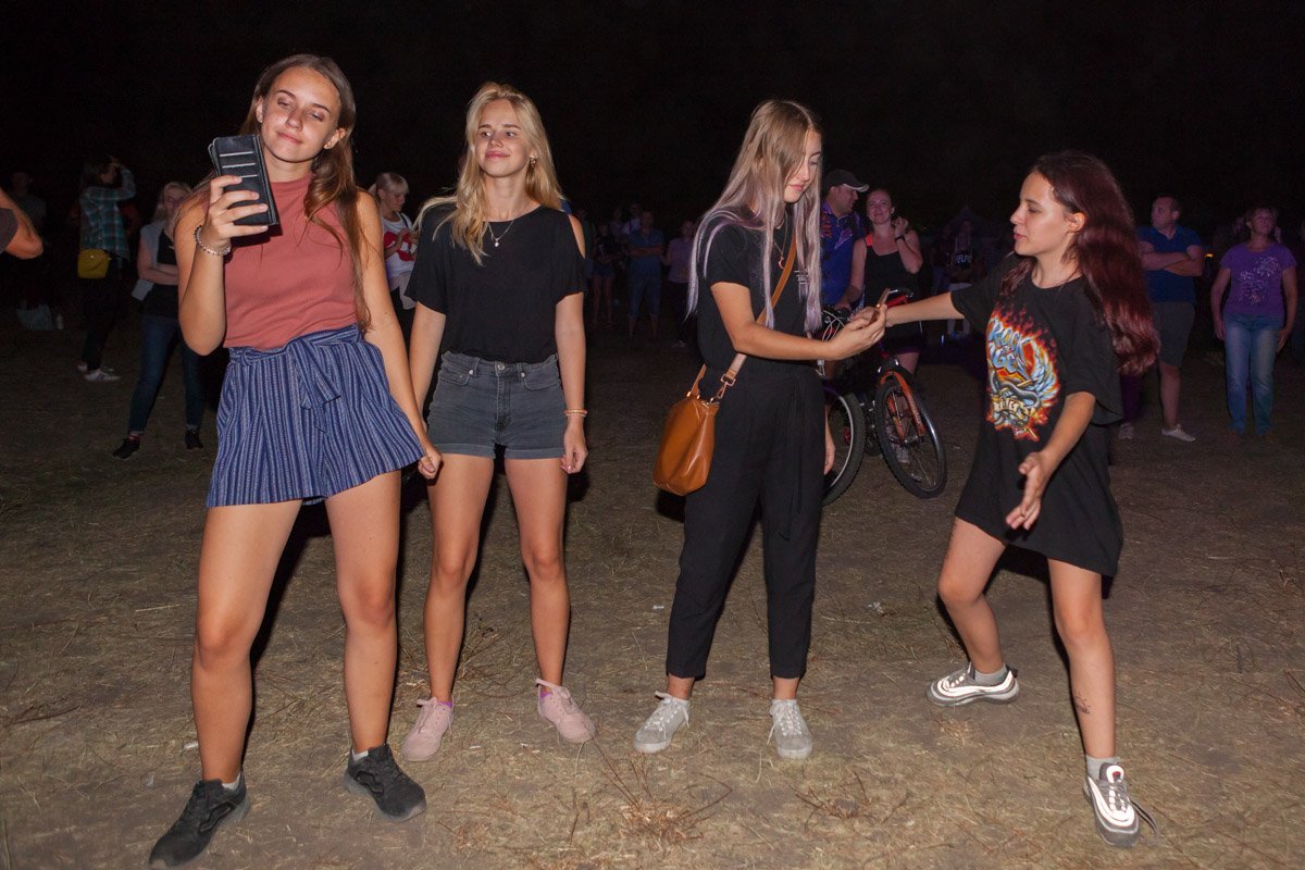 Танцы на траве Танцы на траве