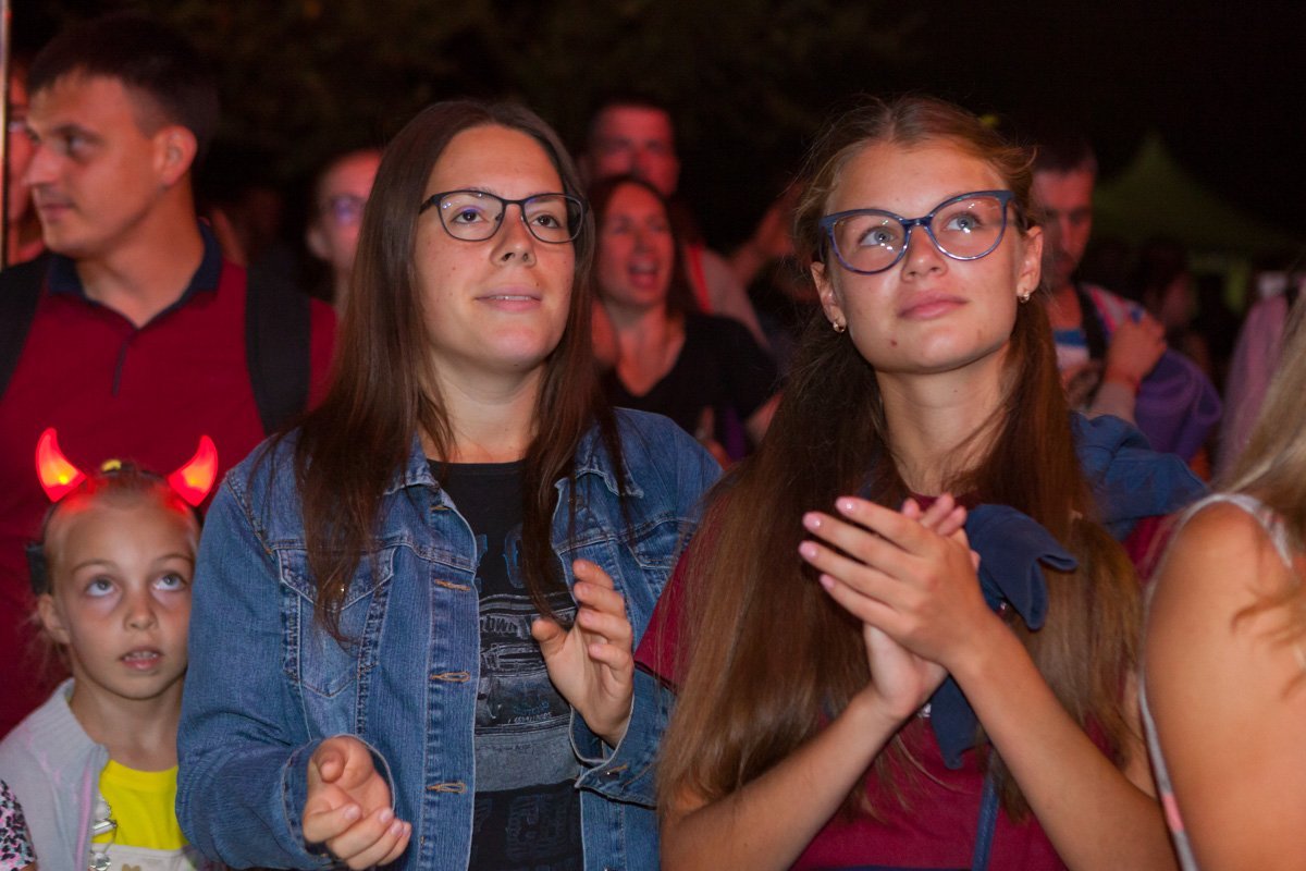 Очки придают девушкам загадочности Очки придают девушкам загадочности