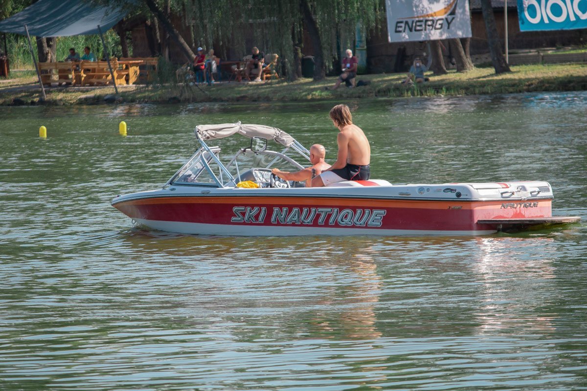 За спортсменами наблюдали спасатели За спортсменами наблюдали спасатели