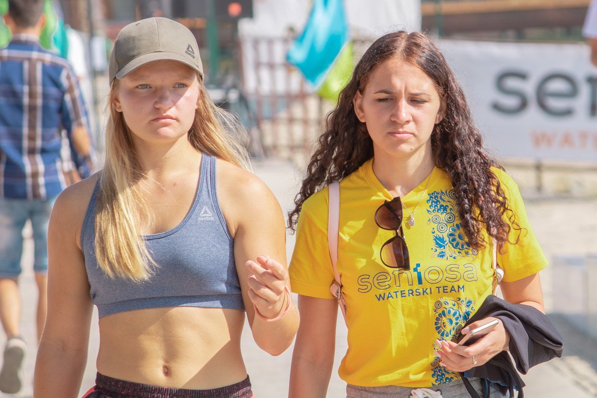 Станислава Просветова (слева) завоевала серебро в слаломе Станислава Просветова (слева) завоевала серебро в слаломе