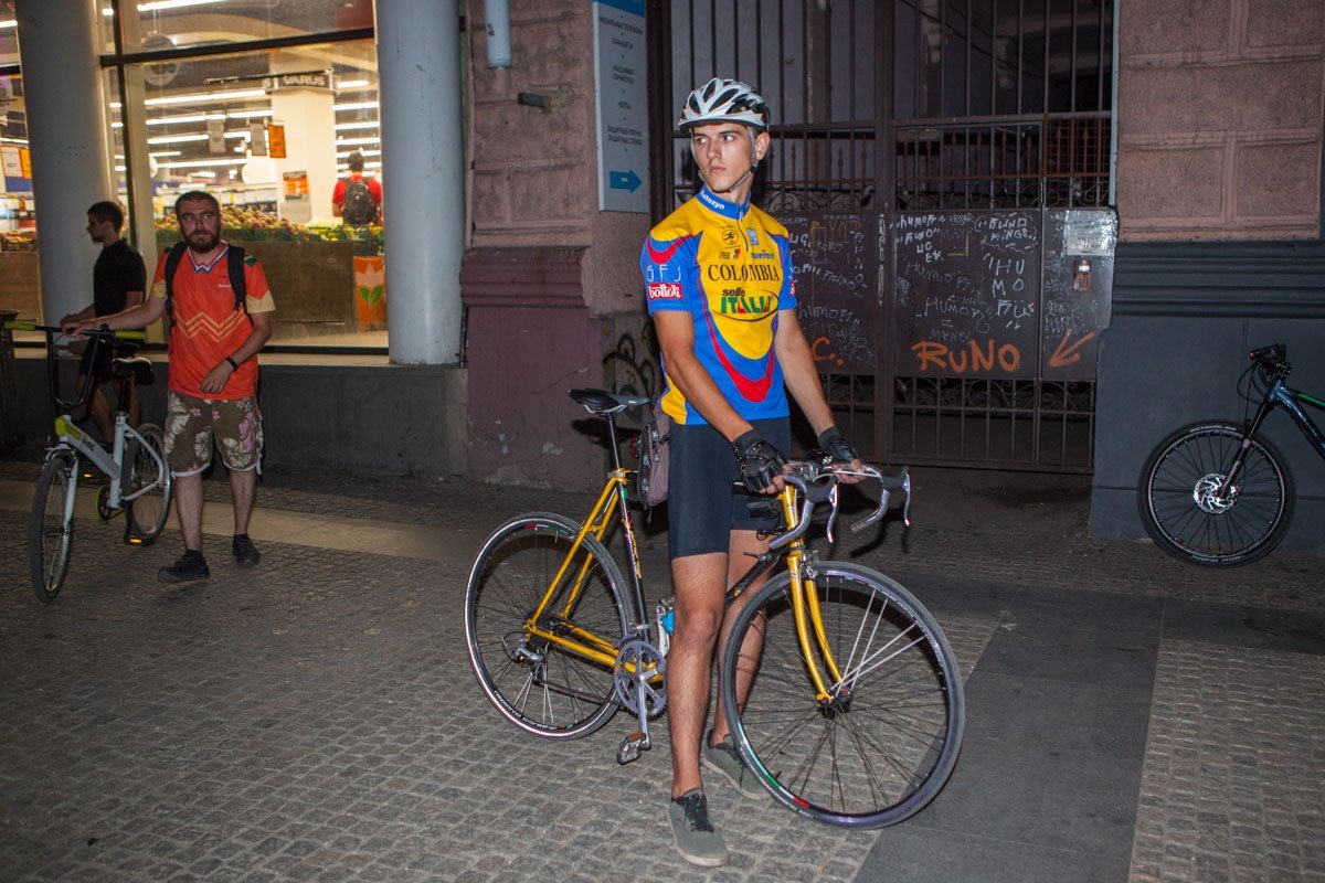 Колона стартовала в 20:30