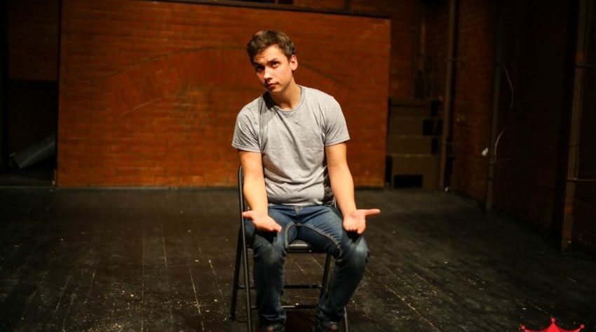 Курс включает в себя 8 занятий и отчетный показ на сцене