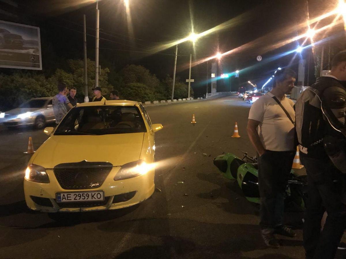 Место ДТП оградили конусами Место ДТП оградили конусами