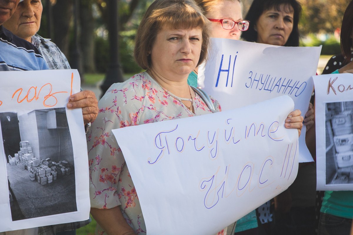 Они дожидались губернатора, чтобы рассказать о своей проблеме