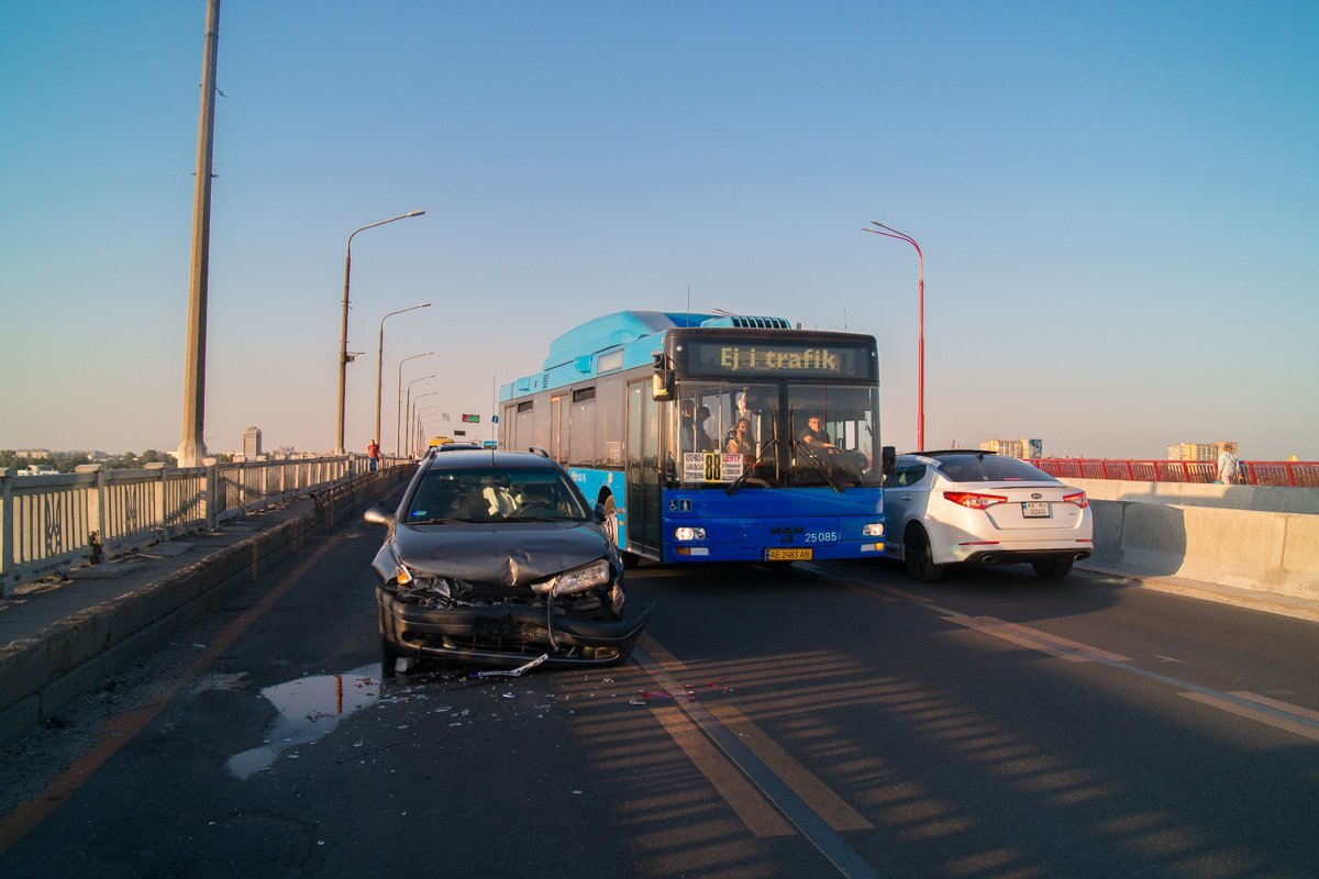 Renault Laguna ожидает эвакуатор Renault Laguna ожидает эвакуатор