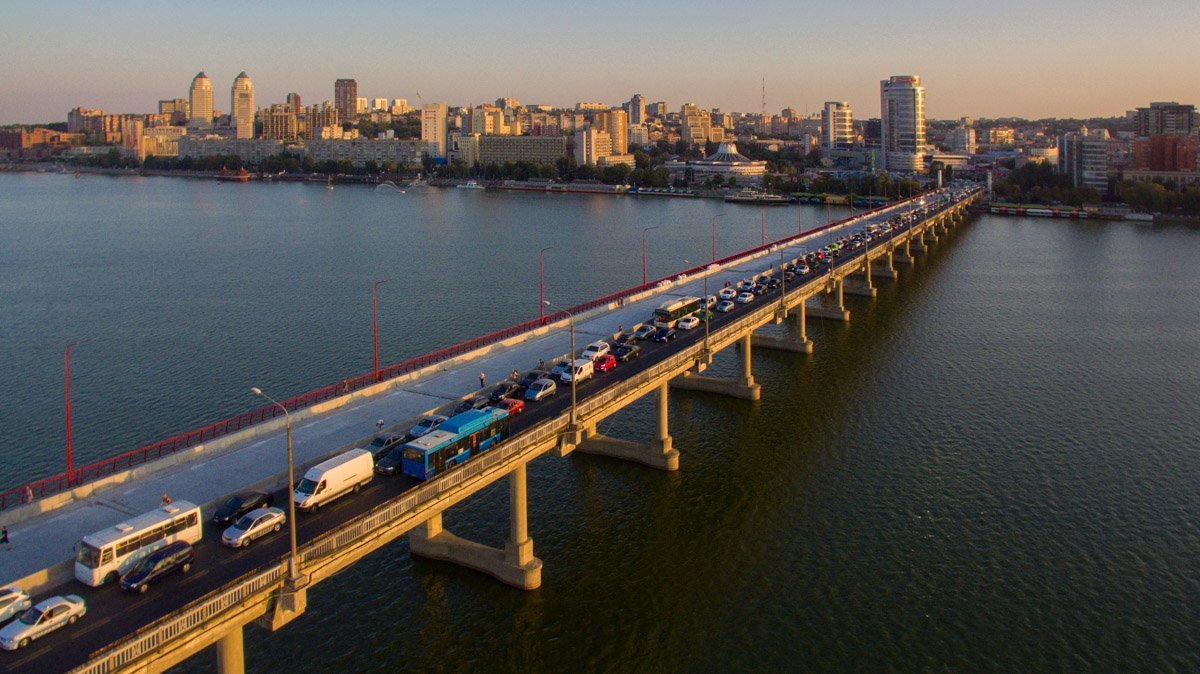Пробка на Новом мосту с высоты птичьего полета Пробка на Новом мосту с высоты птичьего полета
