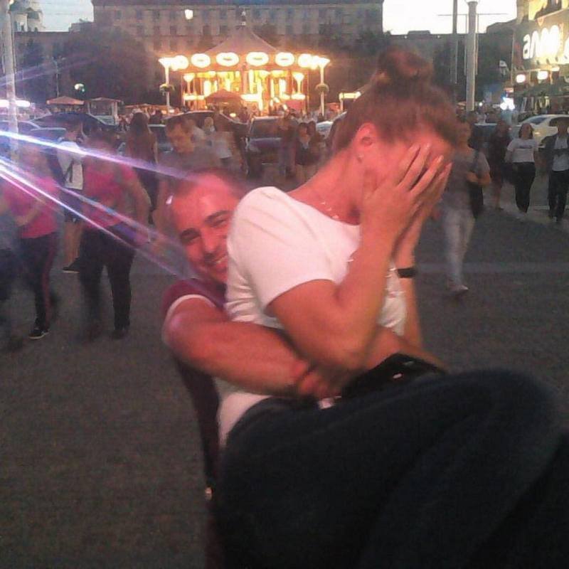 Показательный урок для мужчин, как уговорить девушку вместе сфотографироваться и не только