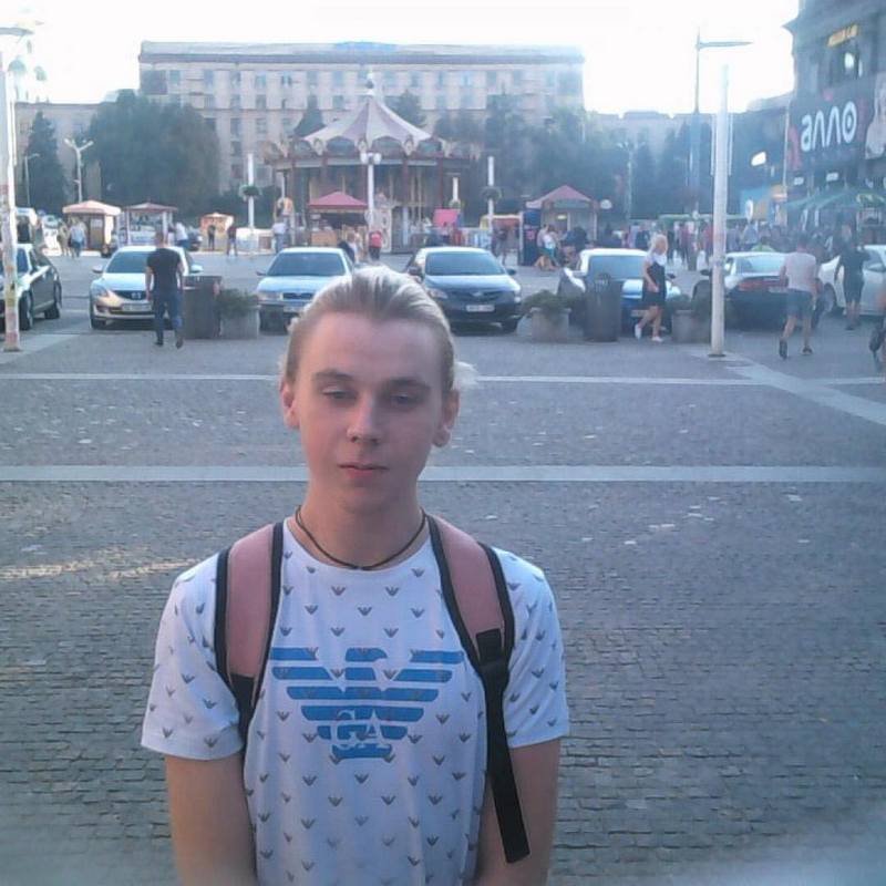 Попросили сфотографироваться на выпускной альбом