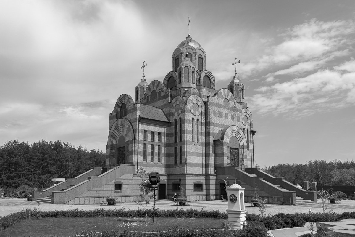 В таком цвете храмы особенно величественны В таком цвете храмы особенно величественны