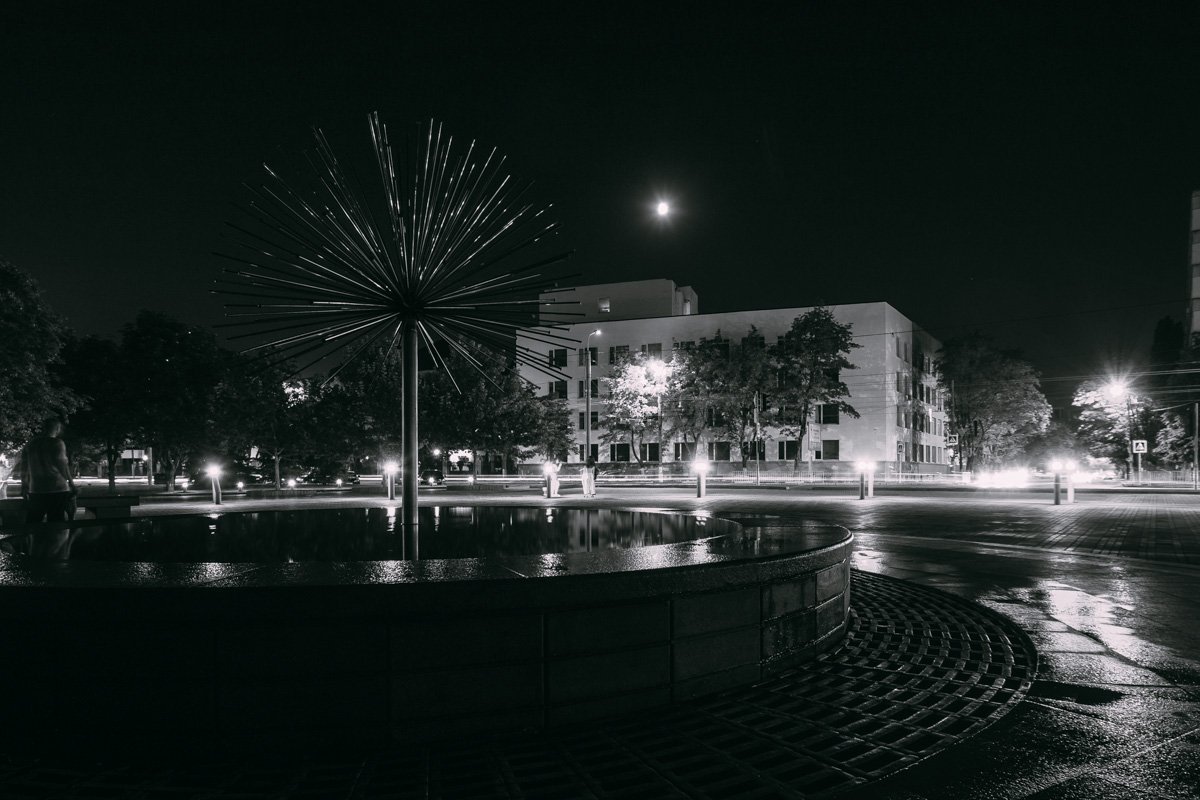 Огни города приглашают на ночные прогулки Огни города приглашают на ночные прогулки