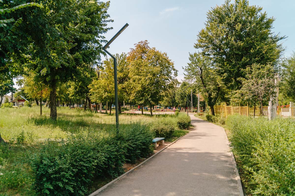 Даже ночью здесь безопасно, потому что каждый уголок освещают фонари