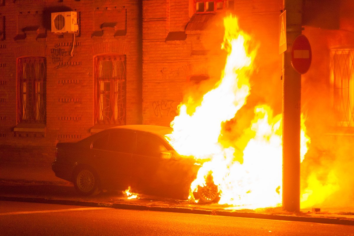 29 августа на улице Плеханова загорелся автомобиль BMW