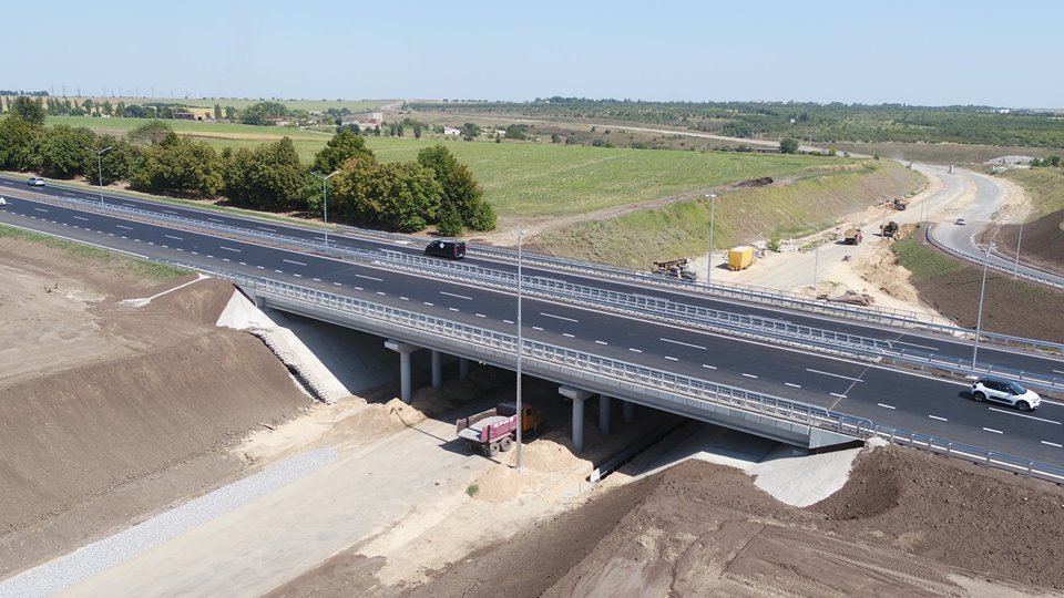 Достроенный путепровод на объездной дороге Достроенный путепровод на объездной дороге