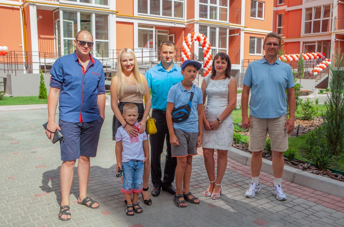 Счастливые новоселы Счастливые новоселы