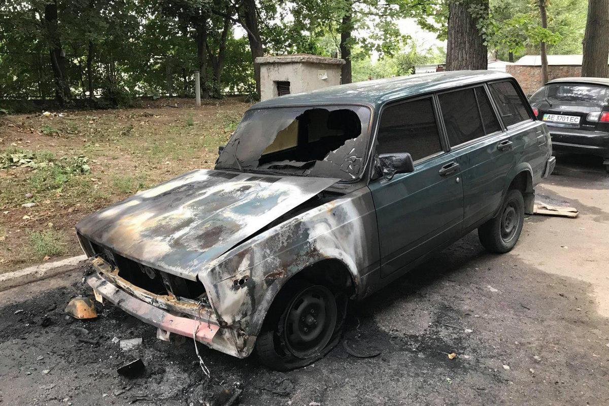 Передняя часть автомобиля выгорела в считанные минуты Передняя часть автомобиля выгорела в считанные минуты