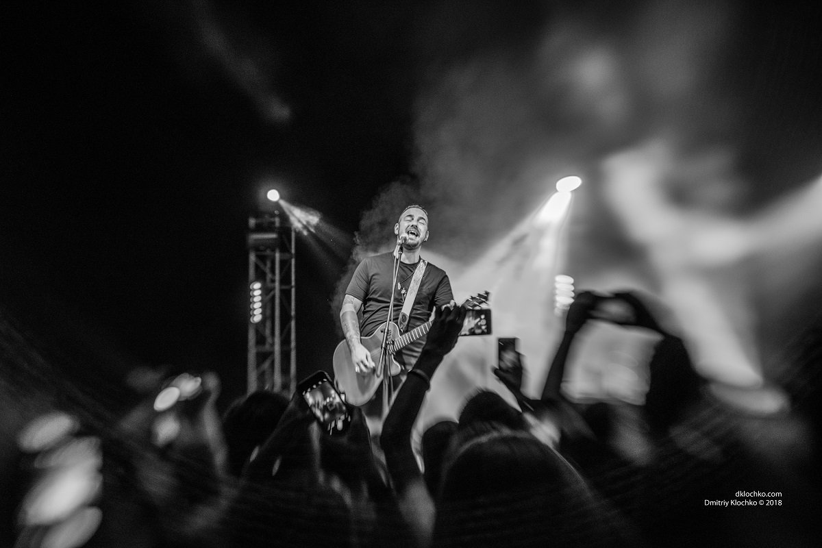 Со сцены звучали и песни с последнего альбома под названием Saint Asonia