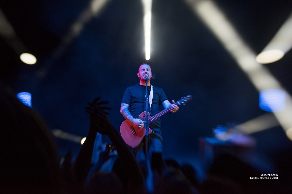 Музыкант исполнил несколько каверов