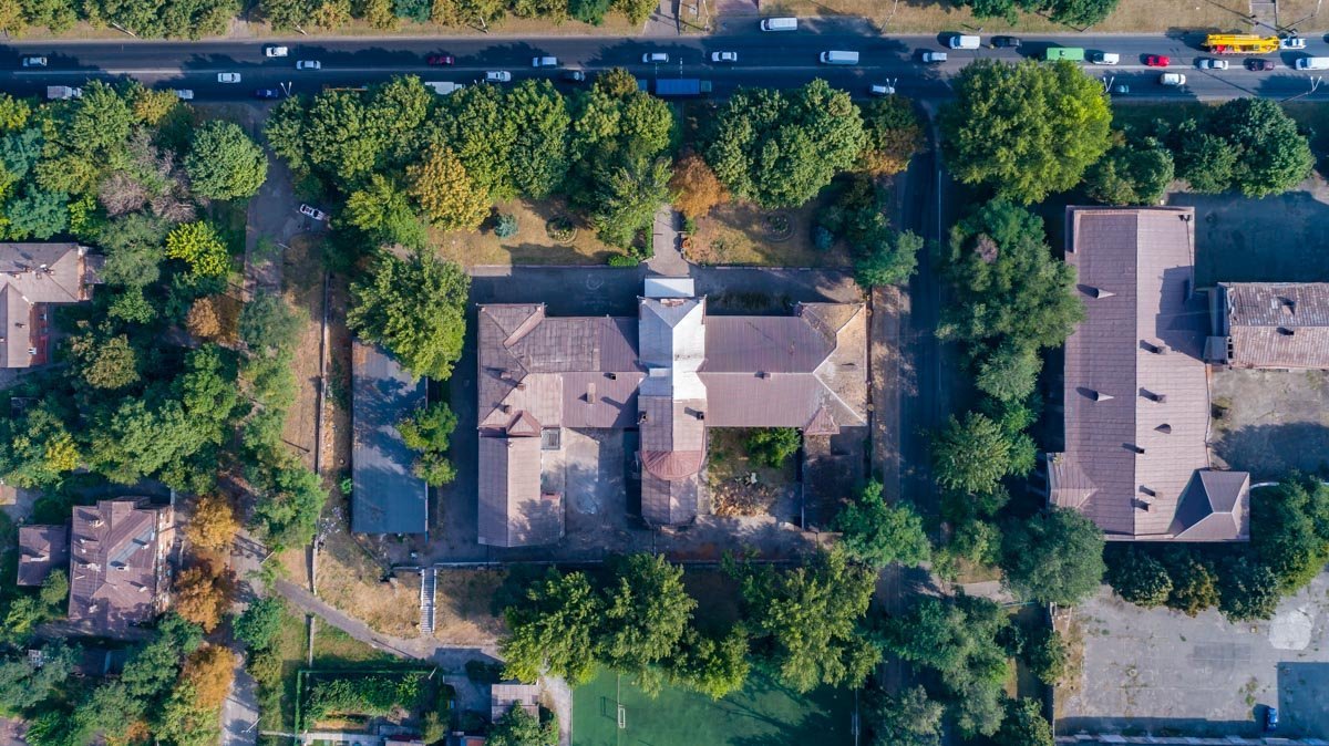 Школа находится на проспекте Нигояна Школа находится на проспекте Нигояна