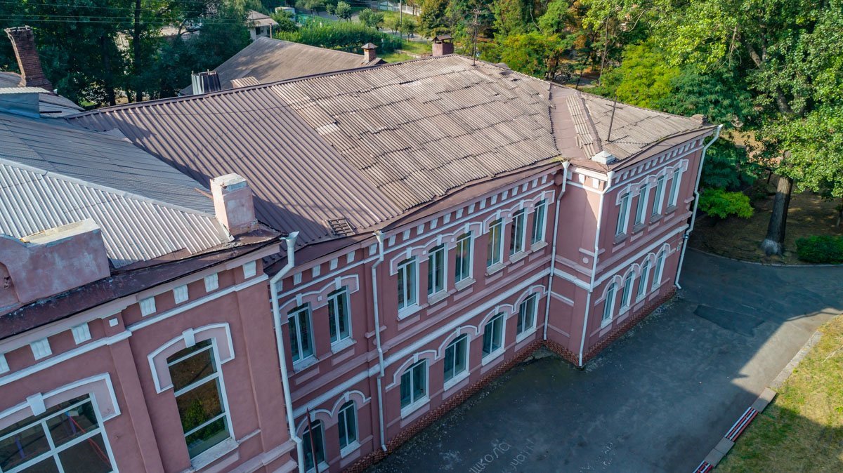 Лишь со временем деревянное здание заменили кирпичным Лишь со временем деревянное здание заменили кирпичным