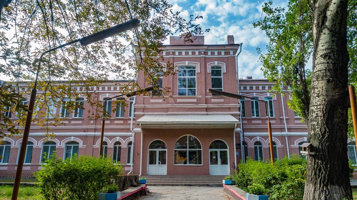 Совсем скоро школа откроет свои двери ученикам Совсем скоро школа откроет свои двери ученикам