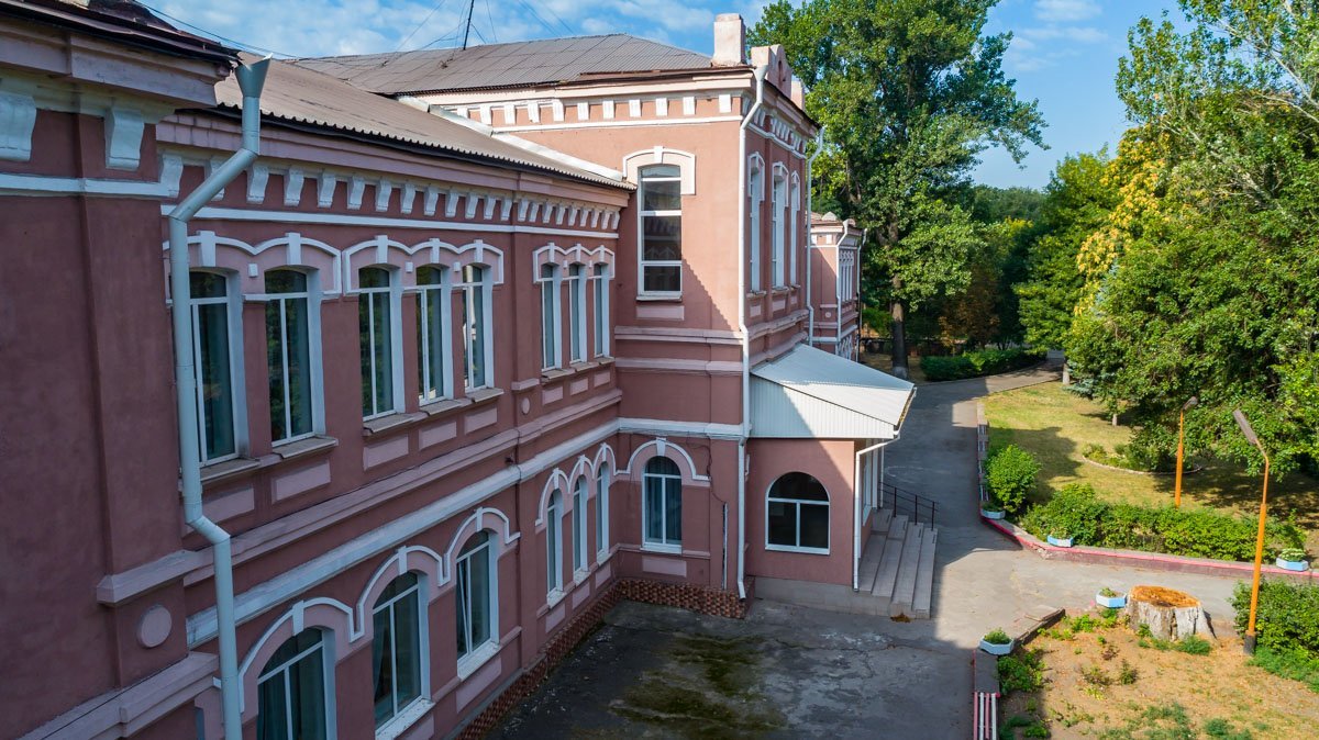 Здание относится к стилю - архитектурный модернизм Здание относится к стилю - архитектурный модернизм