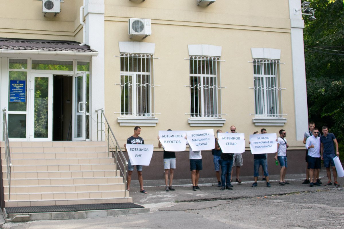 “Ботвинов — рейдер”: в Днепре депутата облсовета обвиняют в захвате здания 4