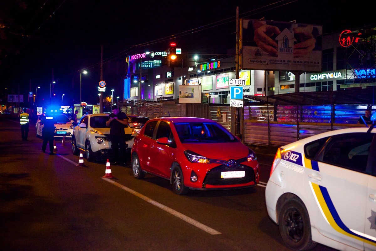 На Титова Nissan врезался в авто Toyota На Титова Nissan врезался в авто Toyota