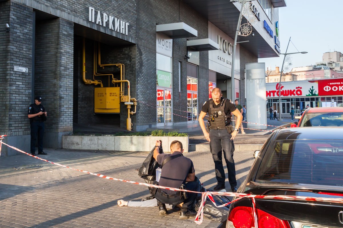 Они выясняют все подробности произошедшего Они выясняют все подробности произошедшего