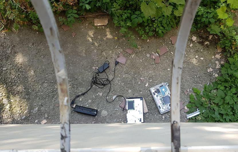 Полицейские изъяли скимминговое устройство, компьютерную технику, флешки с информацией и поддельные банковские карты