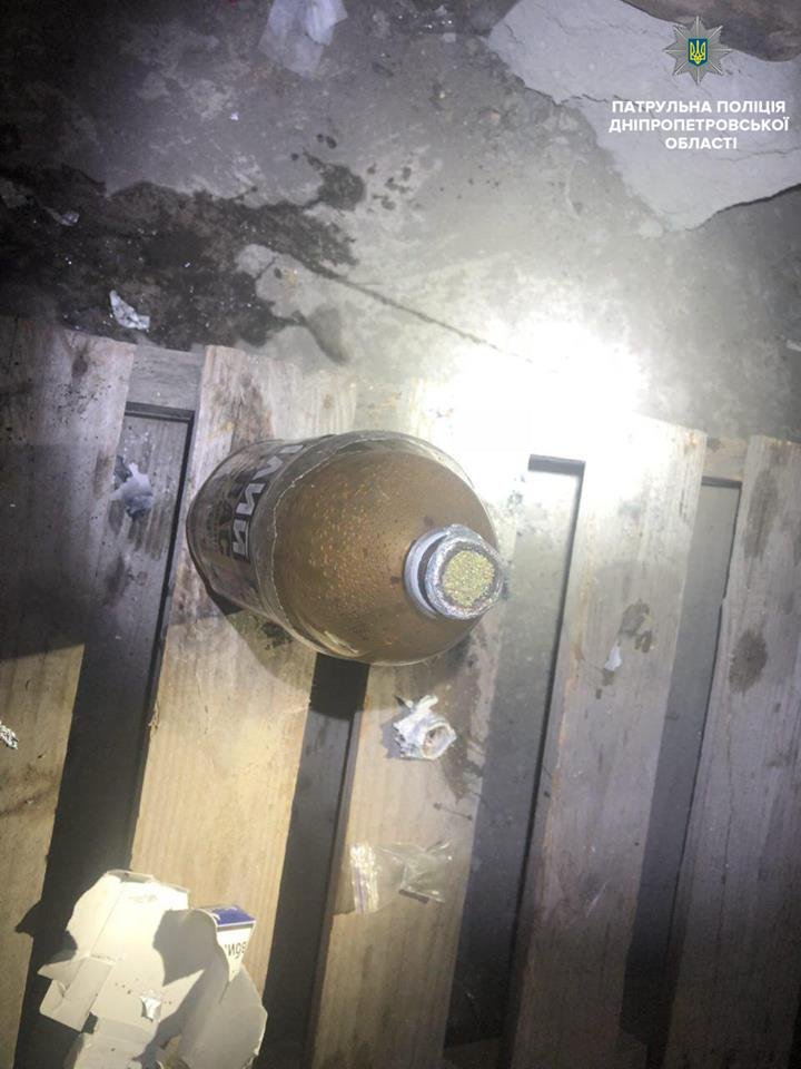 Мальчики хотели покурить наркотики, но не успели Мальчики хотели покурить наркотики, но не успели