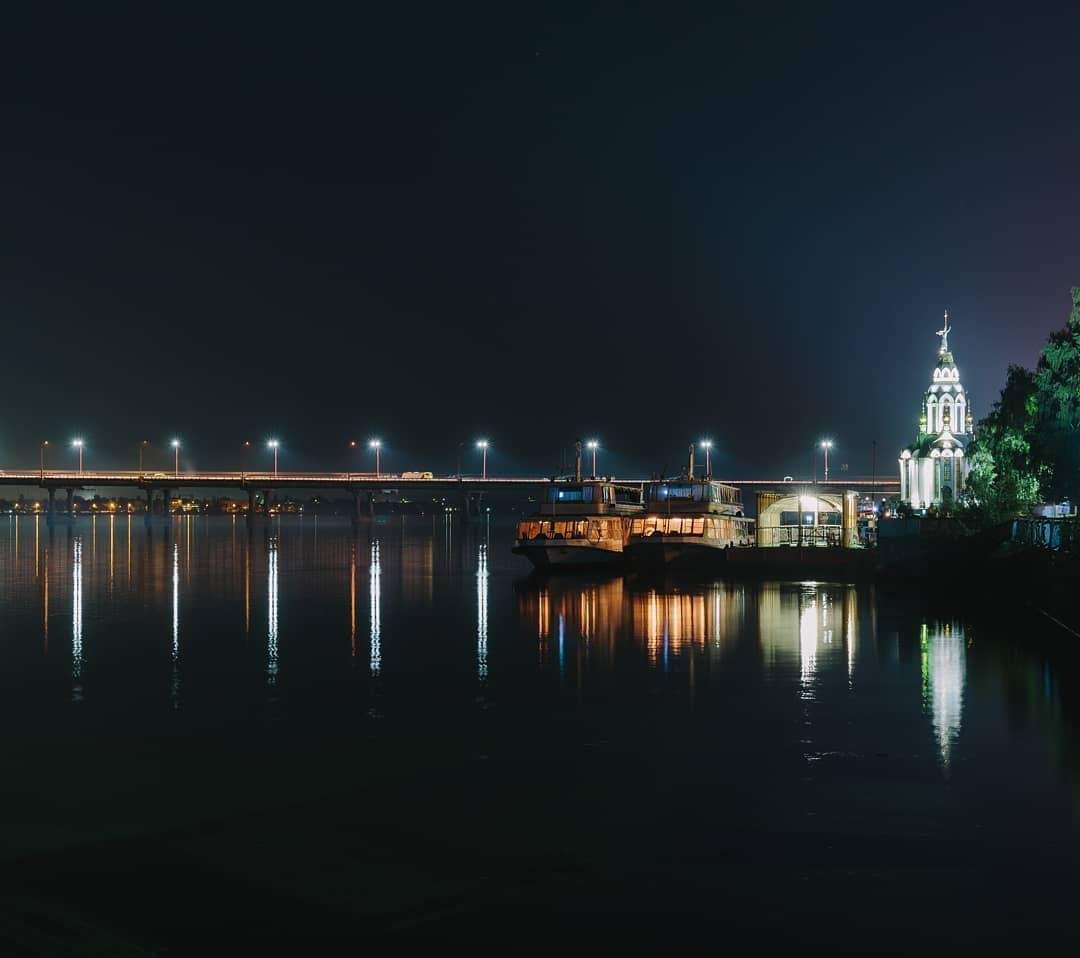 Ночь - время, когда город становится самим собой. Фото: deniska_ua Ночь - время, когда город становится самим собой. Фото: deniska_ua